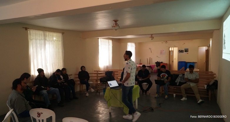grupo de personas en las oficnas del ejido de los remedios tomando curso de saneamiento forestal